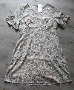 Dorothy Perkins Petite Khaki Leaf Ruffle Dress Pretty UK Size 12/16 Brand New - Picture 1 of 4