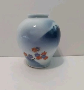 Small Vintage Japanese Porcelain Fukagawa Vase NYK Line - Picture 1 of 9