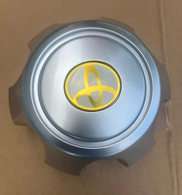 93 - 97 TOYOTA LAND CRUISER FZJ80 FRONT REAR WHEEL CENTER HUB CAP QTY 1 OEM NEW - Image 1 of 4