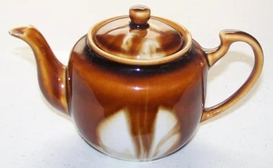 Retro Teekanne - Cappuccino / Latte Color Glasur mit Deckel - Bild 1 von 9