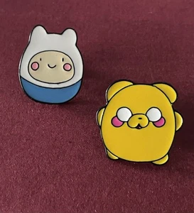 "Juego de prendedores esmaltados de 1"" Adventure Time Finn and Jake" - Imagen 1 de 2