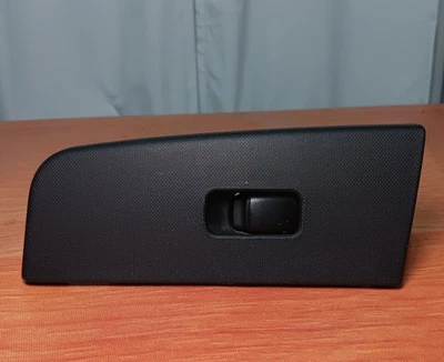 2004-2006 Mitsubishi Endeavor Rear Right Window Switch - Image 1 of 4