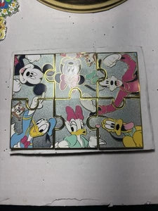 Topolino e Amici Puzzle Pezzi Scatola Cieca Disney Spille Pranzo al Cofano Esclusivo - Foto 1 di 2