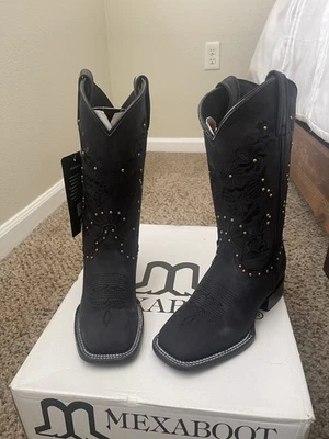 Size 5 Woman’s Boots Women's - Image 1 of 4