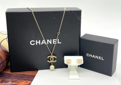 Подлинный CHANEL качели жемчуг ожерелье SV B13P и серьги комплект из 2 W/коробка SK080227 - Изображение 1 из 4