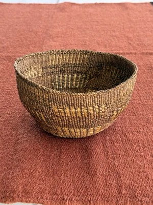 ANTIQUE c1890-1920 CALIFORNIA OREGON KLAMATH / MODOC BASKET - CATTAIL (TULE) - Image 1 of 4