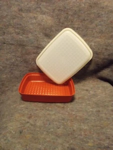 Tupperware 1518-3 Meat / Marinade Container - 10”x8”x3.5” - Paprika (Red) - Picture 1 of 1