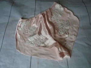 Glänzende rosa Satin Vintage hoch geschnitten Victoria's Secret Gold Label Schlafshorts M - Bild 1 von 5