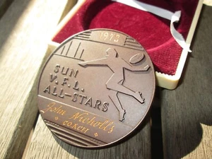 JOHN NICHOLLS PERSONAL 1972 SUN NEWS ALL STAR COACHES MEDAL AWARD / MINT - Picture 1 of 7