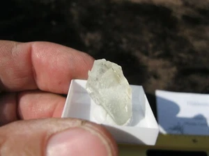 HIDDENIT, seltener Kristall, Mineral, 24 x 15 x 9 mm.  0,1 oz. / 3g. - Bild 1 von 4