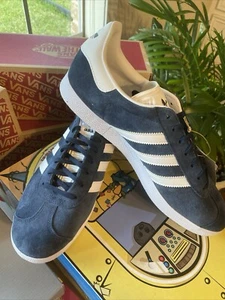 Size 10 Men's adidas Originals Gazelle Sneakers BB5478 Collegiate Navy/White - Picture 1 of 14