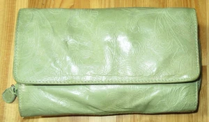Cartera organizada de cuero floral verde sin marca con cierre a presión buen estado usada - Imagen 1 de 8