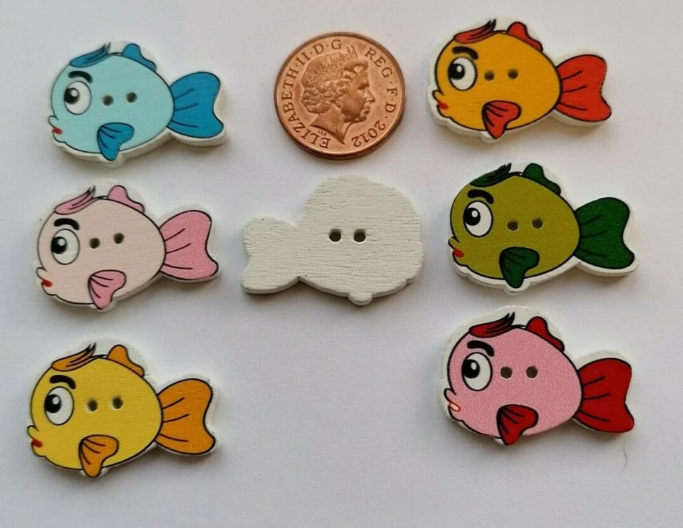 WOODEN FISH CRAFTS SEWING CARD MAKING SCRAPBOOKING BUTTONS - UK SELLER - BT016 - Image 1 of 1