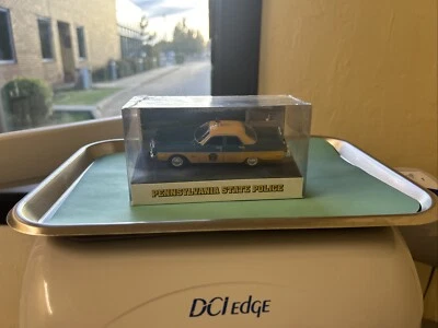 COLECCIONABLES ROSA BLANCA POLICÍA ESTATAL Penn 1973 coche de policía Plymouth Fury 1/43 Foto 1 de 4