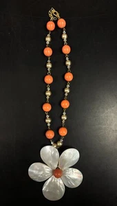 Vintage Peachy orange Beaded Necklace w/ White Flower shell  Pendent  pearl bead - Picture 1 of 3