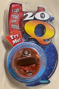 Radica 20Q Twenty Questions elektronisches Handheld-Spiel - orange - neu/versiegelt - Bild 1 von 3