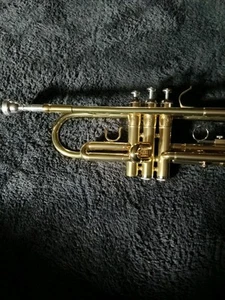 Yamaha Trumpet Bb YTR-2330S Standard Silver with Hard Case - Picture 1 of 3