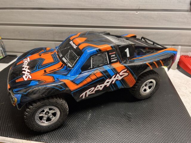 Carro de corrida de controle remoto Traxxas Nitro Slash 1:10