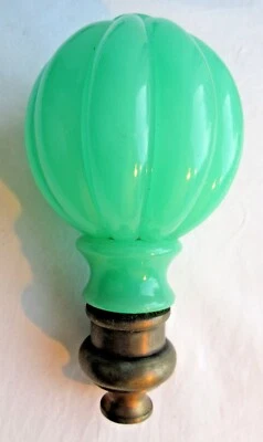 Cristal d'opaline vert ouraline, Boule d'escalier Baccarat, base bronze - Photo 1/4
