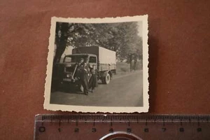tolles altes Foto Männer und Frauen mit Oldtimer LKW - DDR- 50-60er Jahre ? - Picture 1 of 4
