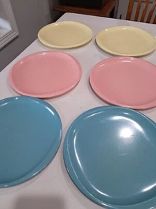 De colección MCM~ Melamina Boontonware~ Lote de 6 Platos~ Verde azulado, rosa y amarillo 10". Usado en excelente estado! - Imagen 1 de 7