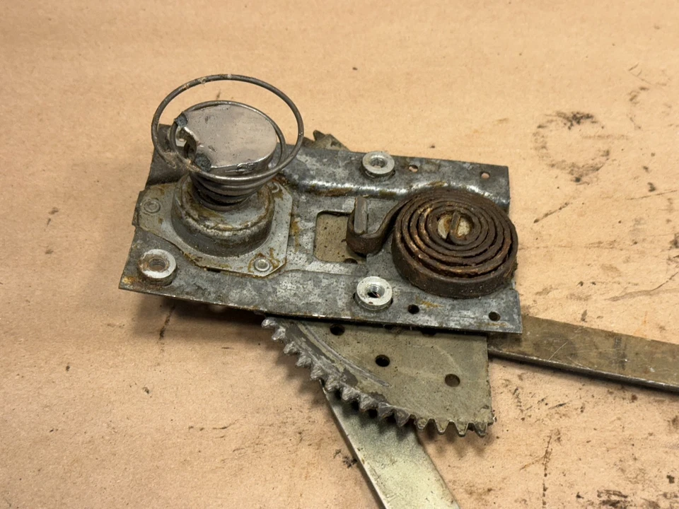 Regulador de ventana original Triumph TR250 TR5 TR6 lado del pasajero derecho OEM Foto 1 de 4