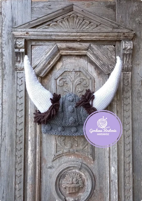 Disfraz colgante de lana casco vikingo de ganchillo hecho a mano Foto 1 de 1