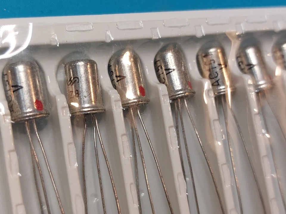 AC151 SIEMENS GERMANIUM PNP TRANSISTOR - NOS (NEW)