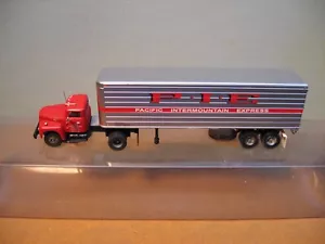HO 1/87 CUSTOM PIE INTERNATIOAL TRACTOR AND BOX TRAILER 4 PHOTOS. READ DETAILS - Picture 1 of 4
