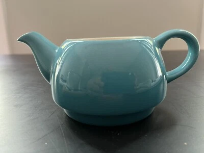 "Tetera azul caribeña Le Creuset para un caño de mango de pieza de repuesto de 3"" de alto" Foto 1 de 4