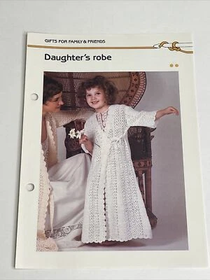 Bata de hija de encaje talla infantil patrón de ganchillo Marshall Cavendish Foto 1 de 4