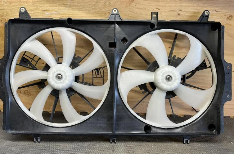 2010-2013 Suzuki Kizashi 2.4L Radiator Cooling Fan Assembly OEM - Image 1 of 1
