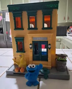Sesame Street Workshop 2010 Hooper's Store Playset con Big Bird Cookie Monster - Foto 1 di 6