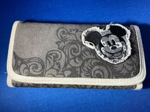 Vintage Walt Disney World EPCOT Wallet with Country Flag Patterns Inside - Picture 1 of 7
