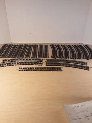 Vintage Marx model train tracks , HO, 10 straight, 11 curved - Image 1 of 4