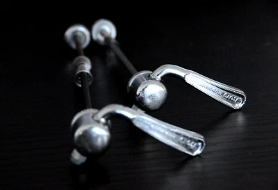 SHIMANO 600,  1st Generation Schnellspanner - Bild 1 von 3