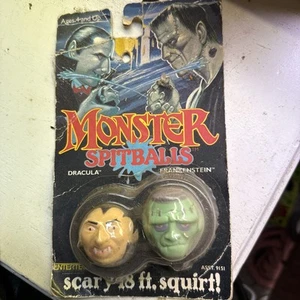 1989 Entertech Universal Monster Spitballs DRACULA + FRANKENSTEIN on Card! - Picture 1 of 6