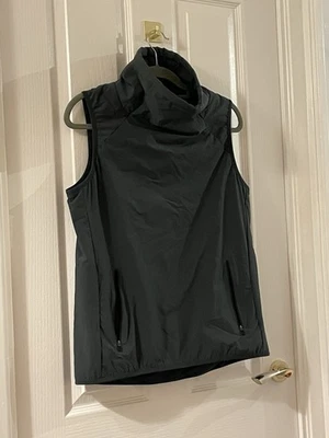 Women’s Size Medium Nike Aerolayer Gilet - Image 1 of 4