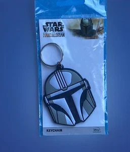 Starwars The Mandalorian Helmet Keychain / Star Wars Disney Collector - Picture 1 of 4