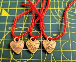 Love Heart Pendant on Red Thread / String Bracelets - Job lot of 100 bracelets - Picture 1 of 5