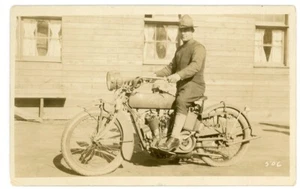 RPPC Motorrad "Indian" Albert auf seinem Militärfahrrad - Bild 1 von 2