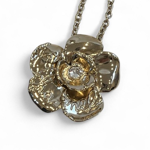 Collana CHANEL con ciondolo lungo 24Aw strass in metallo