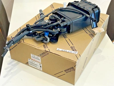 Bote de vapor genuino Toyota OEM 77740-35482 para 4Runner 2002-2002 Foto 1 de 4