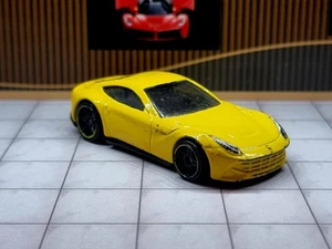 Ferrari F12 Berlinetta amarillo Hot Wheels  - Imagen 1 de 8