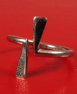 VINTAGE DESIGNER RING GEPUNZT SILBER MODERNIST EDEL AUFFÄLLIG SPASS - GRÖSSE 5,5! - Bild 1 von 2