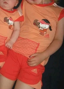 Toller Mädchen Adidas 2 Teiler bestehend aus Shorts & T-shirt 104 - Bild 1 von 5