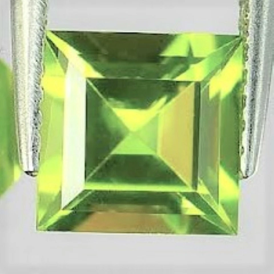 PERIDOT GEM PRINCESS CUT LIME GREEN SQUARE FACETED GENUINE GEMSTONE NATURAL 4mm - Image 1 of 4