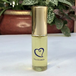 💝Vintage VICTORIA CLASSIC VIctoria’s Secret .50oz Mini Travel Perfume Spray NEW - Picture 1 of 4