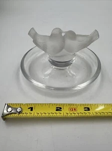 PRECIOSO Plato Joyero Vintage Firmado LALIQUE-Francia Dos Palomas Love Birds Esmeriladas - Imagen 1 de 4
