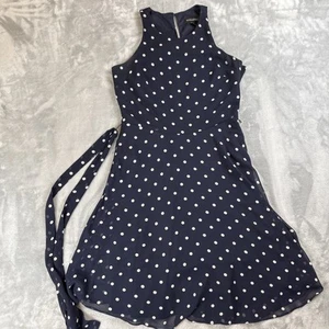Banana Republic Damengröße 8 marineblau weiß gepunktet ärmelloses Kleid Taille binden - Bild 1 von 7